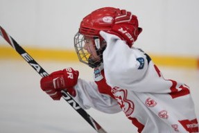 开云ky官网-英超球队赛季中期运动负荷监控与训练调整策略，英超球员体能